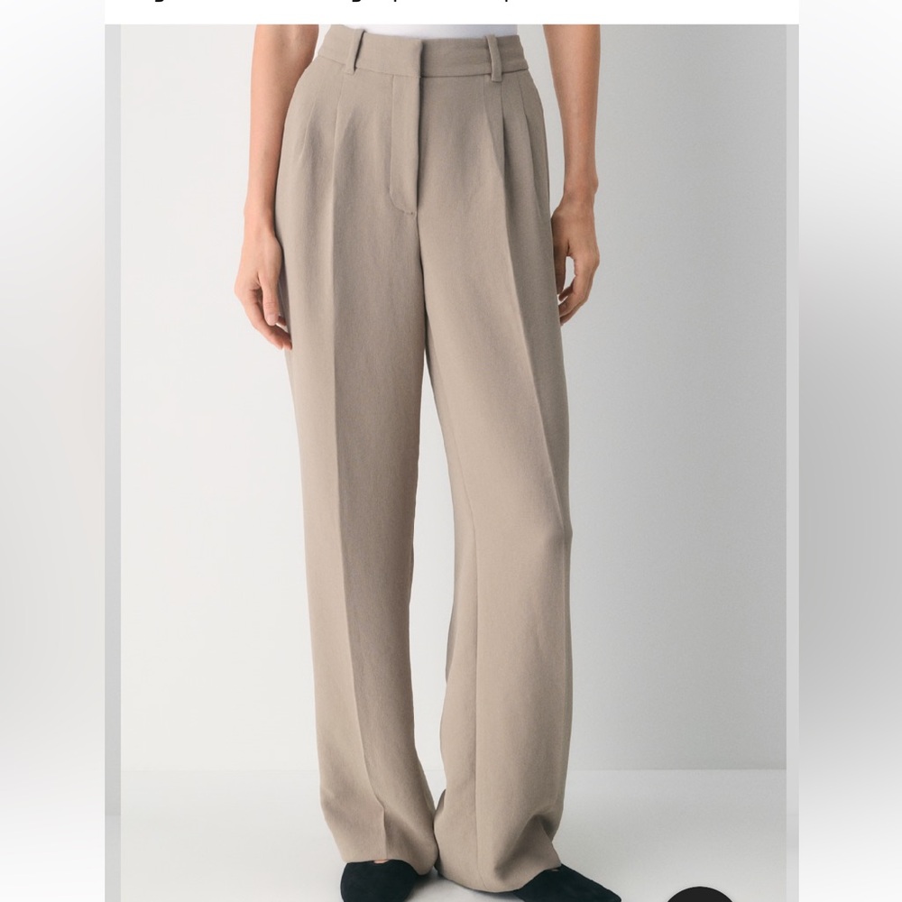 Aritzia “The Effortless Pant”